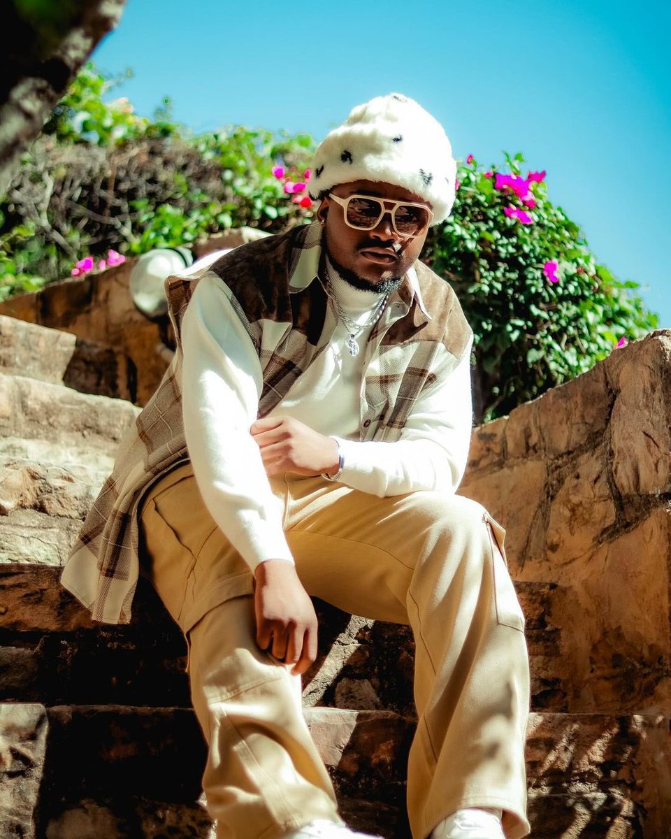 king_mthethwa's tweet photo. Have you seen the visuals of Soa Mattrix - #Iskhathi definitely impressed on this one 👌🏾
https://t.co/pzhAG1xBK6 https://t.co/s59ssZzJB7