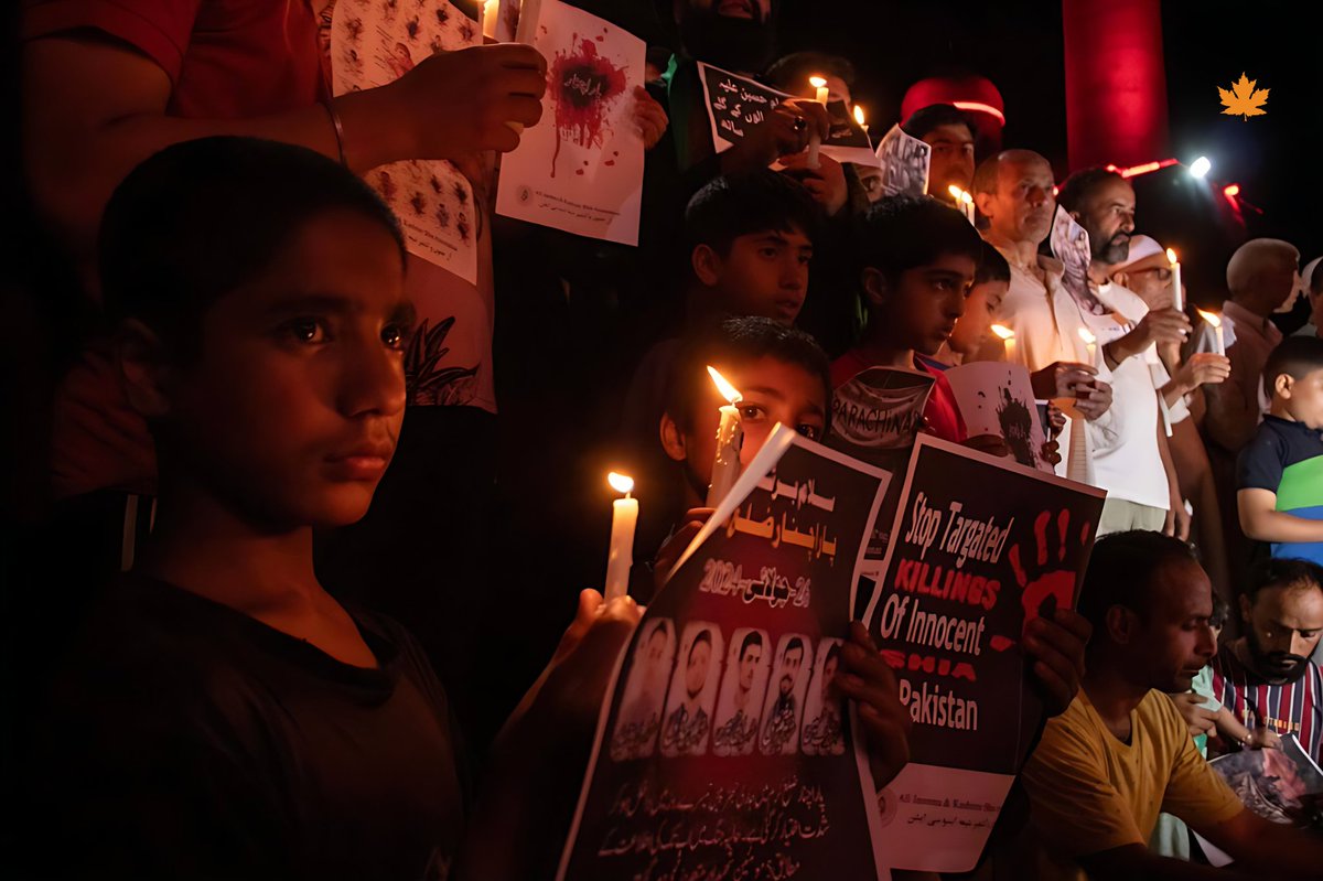 KYMchannel's tweet photo. Kashmiri Shiite Muslims hold placards and candles during a protest against the sectarian violence targeting Pashtun Shiite Muslims in Parachinar, located in the Kurram district of Pakistan's Khyber Pakhtunkhwa province #Parachinar https://t.co/JBbcNEn5cU