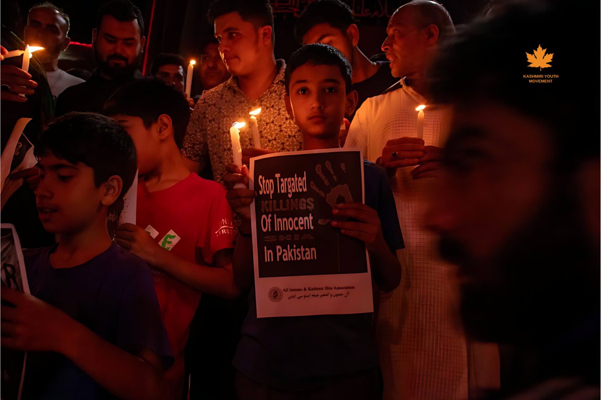KYMchannel's tweet photo. Kashmiri Shiite Muslims hold placards and candles during a protest against the sectarian violence targeting Pashtun Shiite Muslims in Parachinar, located in the Kurram district of Pakistan's Khyber Pakhtunkhwa province #Parachinar https://t.co/JBbcNEn5cU