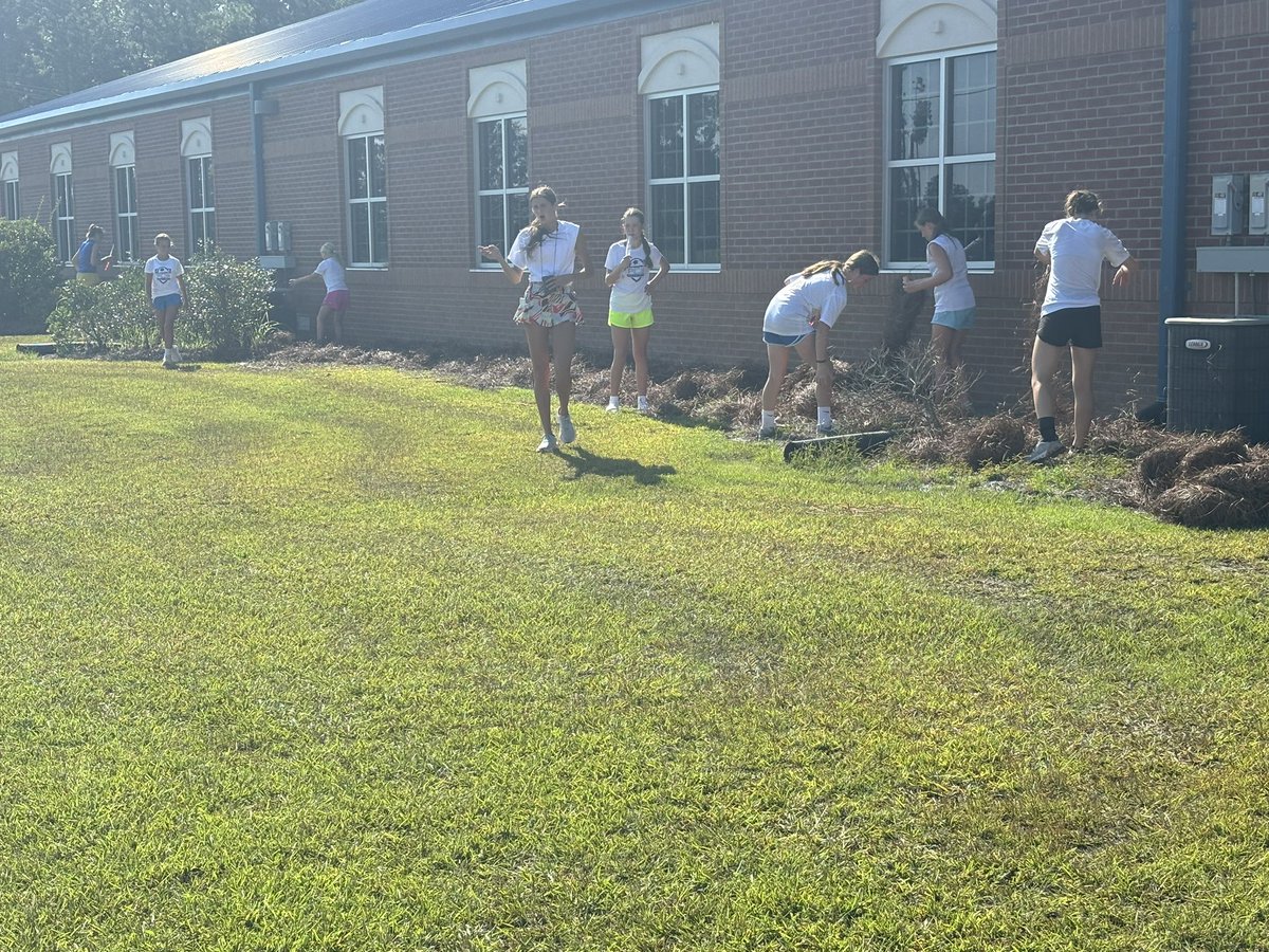 pcswsoccer's tweet photo. Teamwork makes the dream work! 
Plus a special treat to wrap up our last practice before Game Day!

Looking forward to a fun season with this group of girls! https://t.co/xaureXqMwg