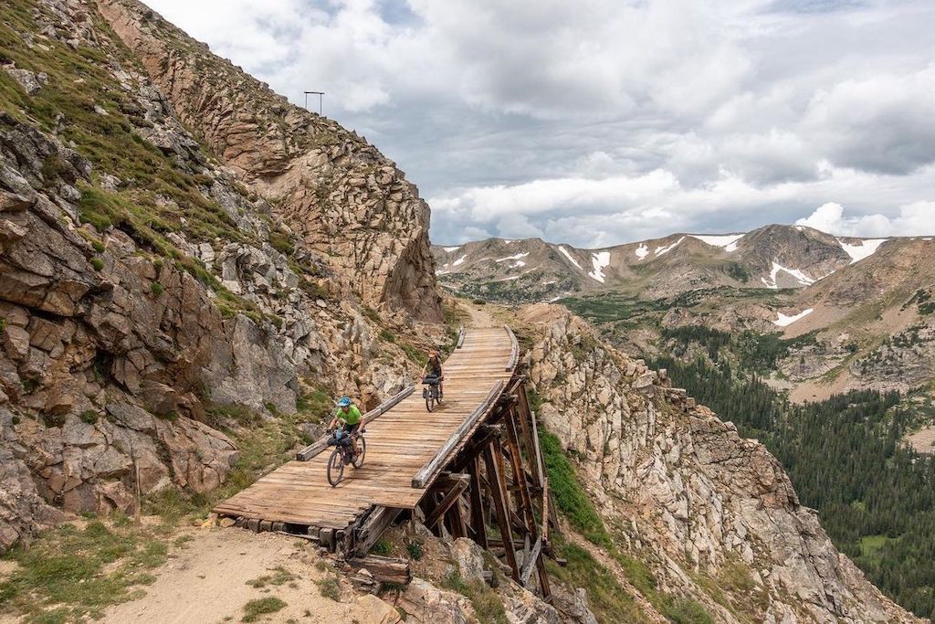 MomentumMag's tweet image. The 10 Must-Try Summer Cycling Routes in North America. #bikepacking
buff.ly/4dnBh1T