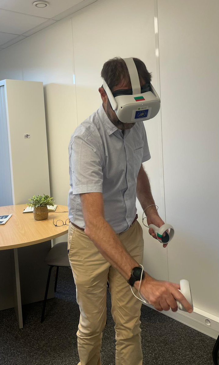 📢✨ Jean Claude Moretti, président du CODEV, a testé le serious game LIFE V-AIR ! 🌍💨🌱 Accompagné par Michel Marquez, membre du CODEV et Responsable Unité Accompagnement chez @ATMO_GrandEst, ils ont exploré ce projet de réalité virtuelle.
<a href="/CoordNatCD/">CNCD</a>