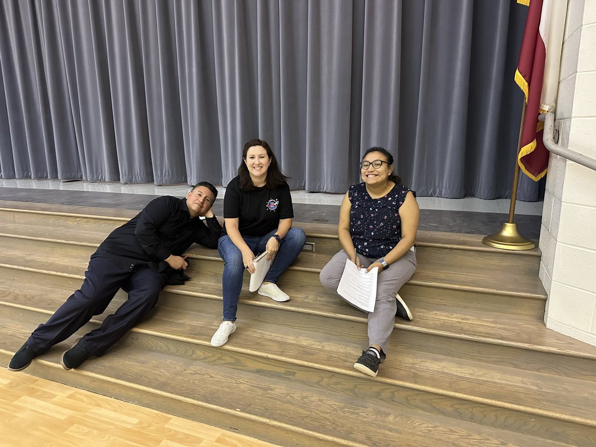 Mayadvent_res_'s tweet photo. Scavenger Hunt fun @RESRocketsKaty #newrockets https://t.co/PKsKcwQgYU