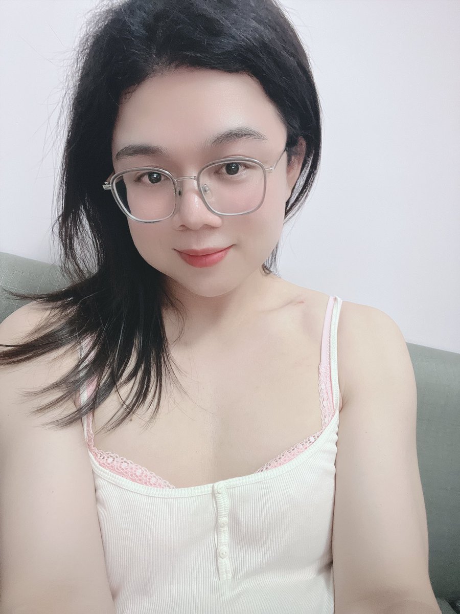 sweetchoco0802's tweet photo. 今天邊洗澡邊玩玩具🧸
一不小心叫太大聲🔊
不知道鄰居有沒有聽到😖
#今天是眼鏡娘👓
#跨性別🏳️⚧️
#cd #feboy #ladyboy #mtf #sissy #伪娘 #偽娘 #可愛の男孩紙 #女裝 #男の娘 https://t.co/OMQ66328yO