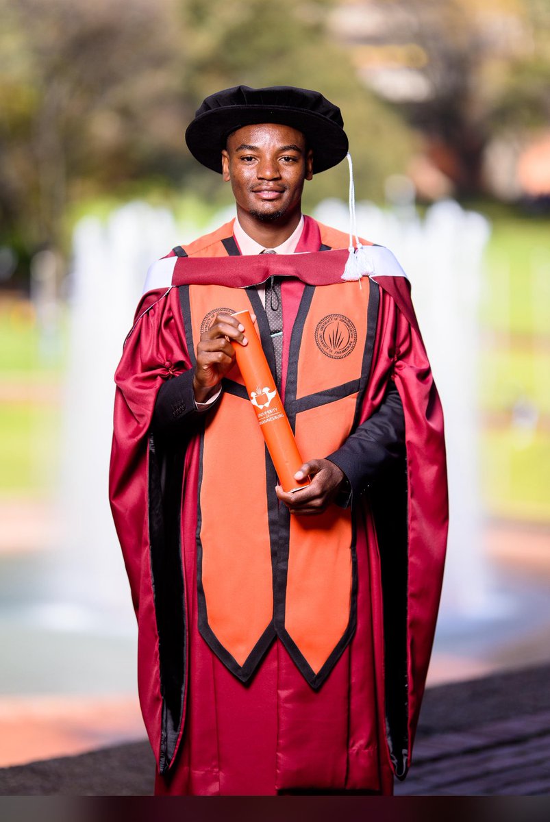uncl_vinny's tweet photo. Ladies and Gentlemen, Dr I. Mapfumo. 
PhD in Electrical and Electronics Engineering! PhinisheD! God Did https://t.co/taHmyE7B07