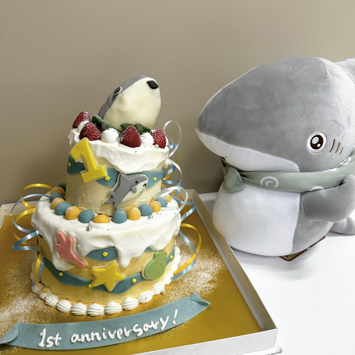 おでかけ子ザメ』 ✨🎂𝟙𝕤𝕥 𝕒𝕟𝕟𝕚𝕧𝕖𝕣𝕤𝕒𝕣𝕪 🎂✨ このケーキ