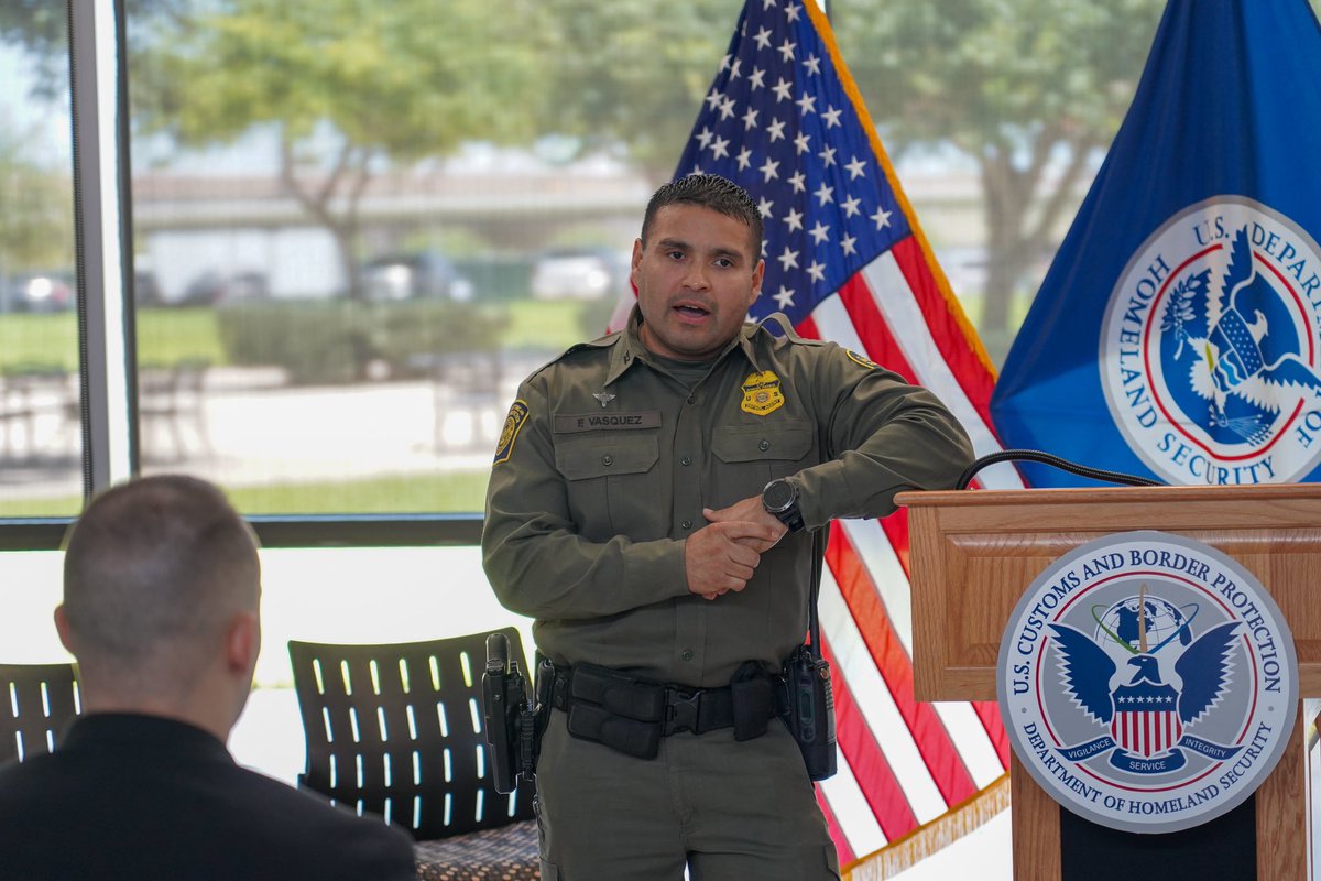USBPChiefRGV's tweet photo. Welcome to #TeamRGV! As the #RGVSector Chief Patrol Agent, I, Gloria I. Chavez, had the honor of administering the oath of office to six members of Class#1255. It was a significant and meaningful occasion, attended by family members and station leadership. https://t.co/LSBcTQIPiu
