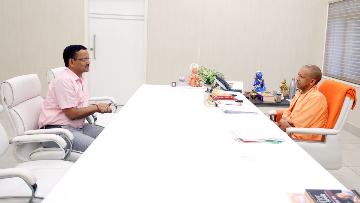 myogioffice's tweet photo. मुख्यमंत्री श्री @myogiadityanath जी महाराज से आज लखनऊ में मेधज ग्रुप के संस्थापक डॉ. समीर त्रिपाठी जी ने शिष्टाचार भेंट की।

@DrSamirTripathi https://t.co/VukNW3QZ6o