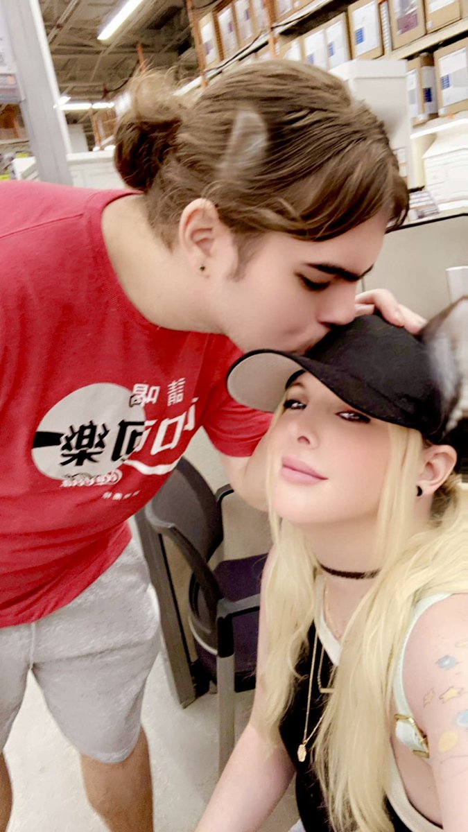 ImCyanide's tweet photo. Princess treatment 🤍😇👑 https://t.co/bJKosHXnrO