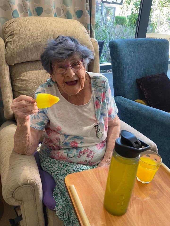 We are keeping hydrated and refreshed on a very warm day with plenty of fluids and of course ice lollies! ☀️