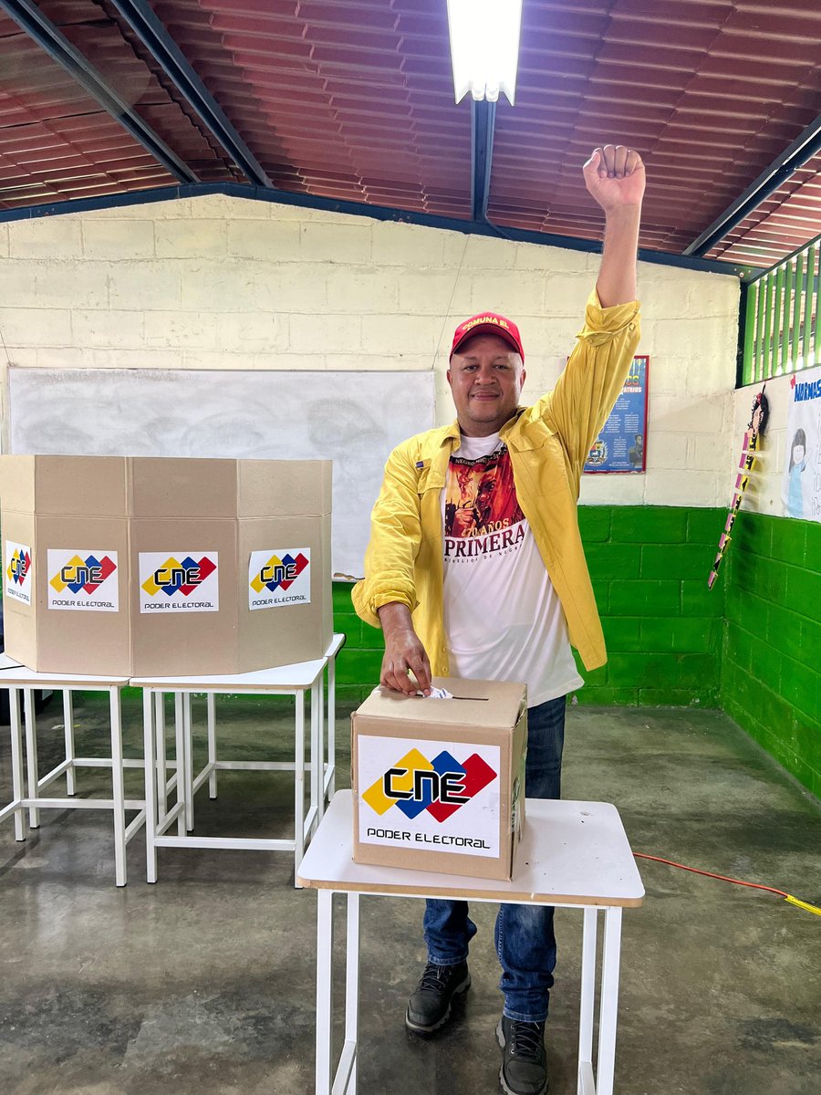 Comuna El Maizal (@comunaelmaizal) on Twitter photo Una campaña verdaderamente admirable,un triunfo electoral impecable,el movimiento popular nuevamente en la calle,las Comunas más fortalecidas q nunca, mejora la economía. Los gringos reconocen la victoria y sus títeres se ahogan en odio y les decimos ¡NO VOLVERÁN! <a href="/NicolasMaduro/">Nicolás Maduro</a> Una campaña verdaderamente admirable,un triunfo electoral impecable,el movimiento popular nuevamente en la calle,las Comunas más fortalecidas q nunca, mejora la economía. Los gringos reconocen la victoria y sus títeres se ahogan en odio y les decimos ¡NO VOLVERÁN! <a href="/NicolasMaduro/">Nicolás Maduro</a>