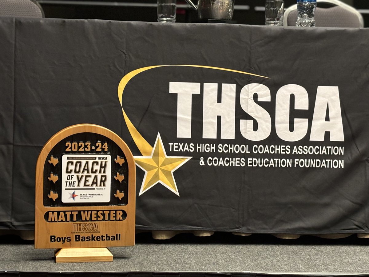 Plano_Schools's tweet photo. #TeamPlanoISD was on full display at last week's @THSCAcoaches Coaching School.🏀State Champion @PlanoEastHoops Coach Matt Wester spoke on leadership lessons from their 40-0 season, while receiving the TX Basketball Coach of the Year and TX All Sports Coach of the Year Awards. 🎉 https://t.co/CBrPW2pHrF