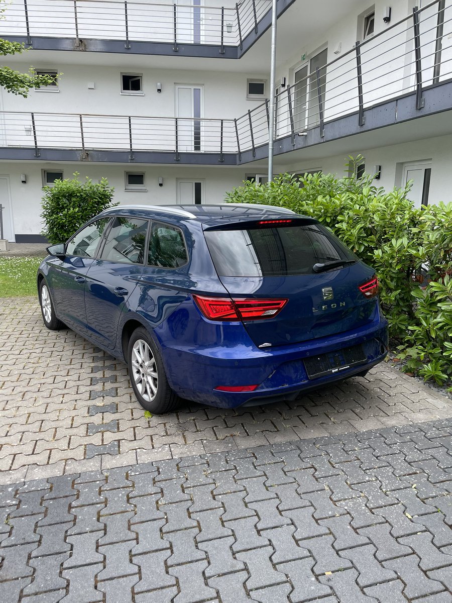 İzmir’e yol öncesi son hazırlıklar ve özlediğim #DIY kültürü. 10€’ya çıkma tampon bulduk ve yola çıkmadan değiştirelim dedik. :D

Türkiye’de de boya ve stepne havuzunun düzeltilmesinden sonra burada uğradığı absürt değer kaybınının büyük bir kısmını kompanse eder.