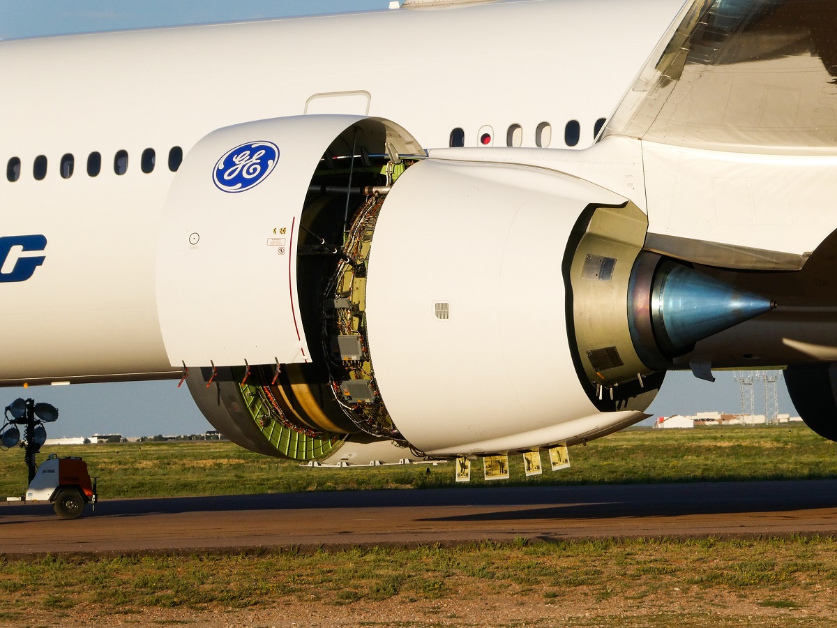 WH003/ N779XY arrives in Colorado Springs Airport on July, 29 for