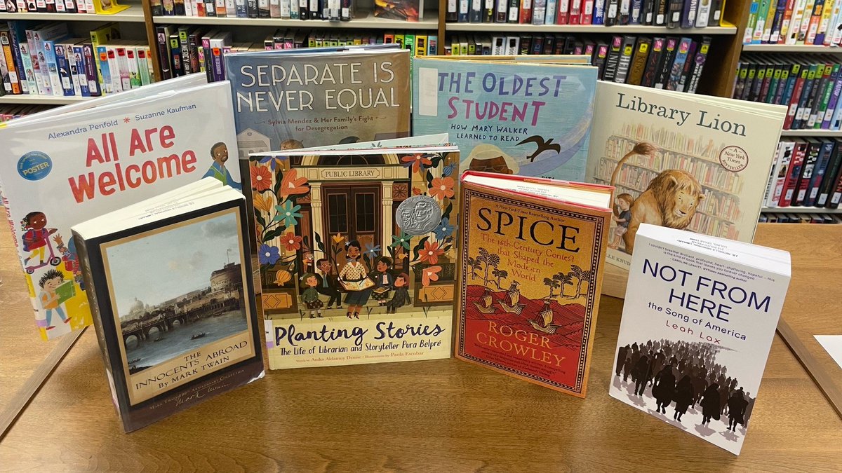 LulingPbLibrary's tweet image. Here&apos;s a wide variety of new books today! Three non-fiction, including a classic non-fiction by Mark Twain, and some really great kids books, some fiction and some non-fiction. #newbooks #newlibrarybooks #childrensbooks #marktwain #adayinthelifeofalibrarian  #lulingpubliclibrary