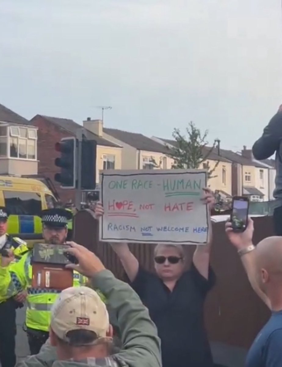 Dear media outlets , THIS is the picture from #Southport that needs sharing … the racist thugs brought in by the EDL and PA to whip up race hatred are NOT the focus.

3 children have been killed. These rioting morons neither respect that nor represent the grieving families