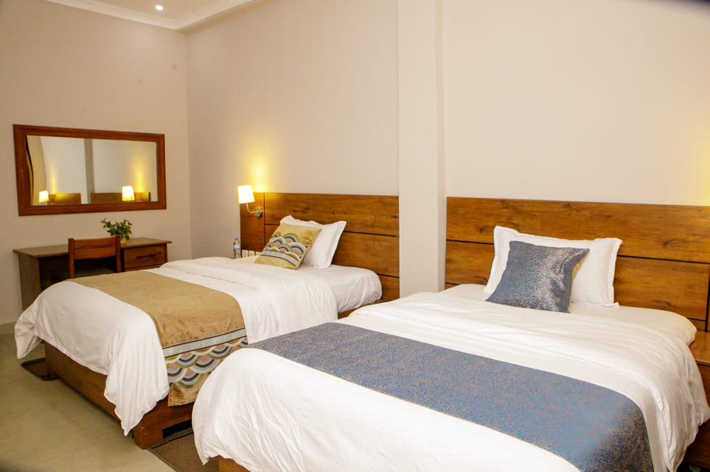 MaravillaResort's tweet image. Stay in our fully equipped rooms at Maravilla Kivu Eco Resort, complete with all amenities and breakfast for two in our cozy twin beds. Contact: +250792576252 | maravillamurwa@gmail.com #MaravillaKivu #TwinBeds #BreakfastIncluded #Ecoresort