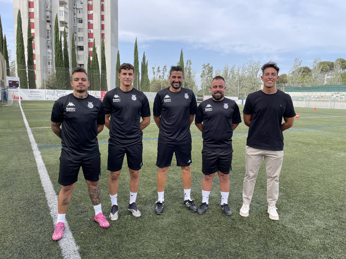 🛳️Han iniciat avui un llarg camí! Seran els encarregats de dirigir l’equip des de la banqueta!

🟢Santi Álvarez, entrenador
🟢Borja López, segon entrenador
🟢Karlos Piñeiro, entrenador de porters
🟢Abel Folk, prep físic
🟢Sergio Álvarez, delegat

🫵🏻Benvinguts i molts encerts!