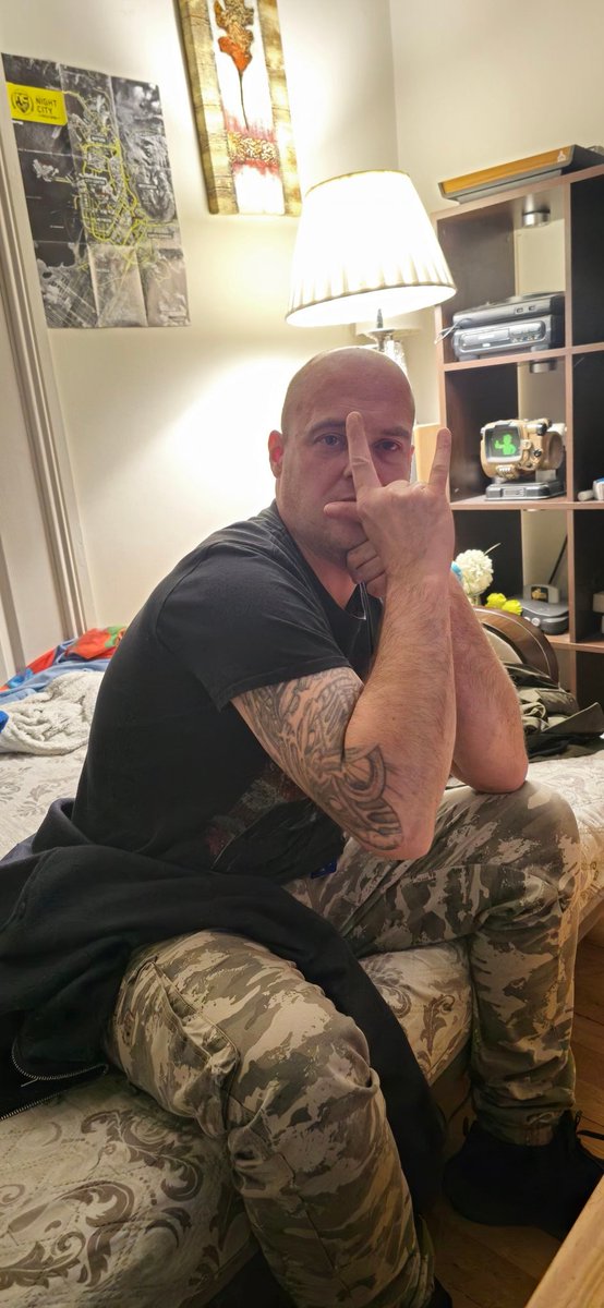 r3trogam3boy's tweet photo. Sitting with my good friend #satan and he is wondering any #CanibalCorpse Fans are following me. So please if you do say hi. https://t.co/mJpvz3tvgG