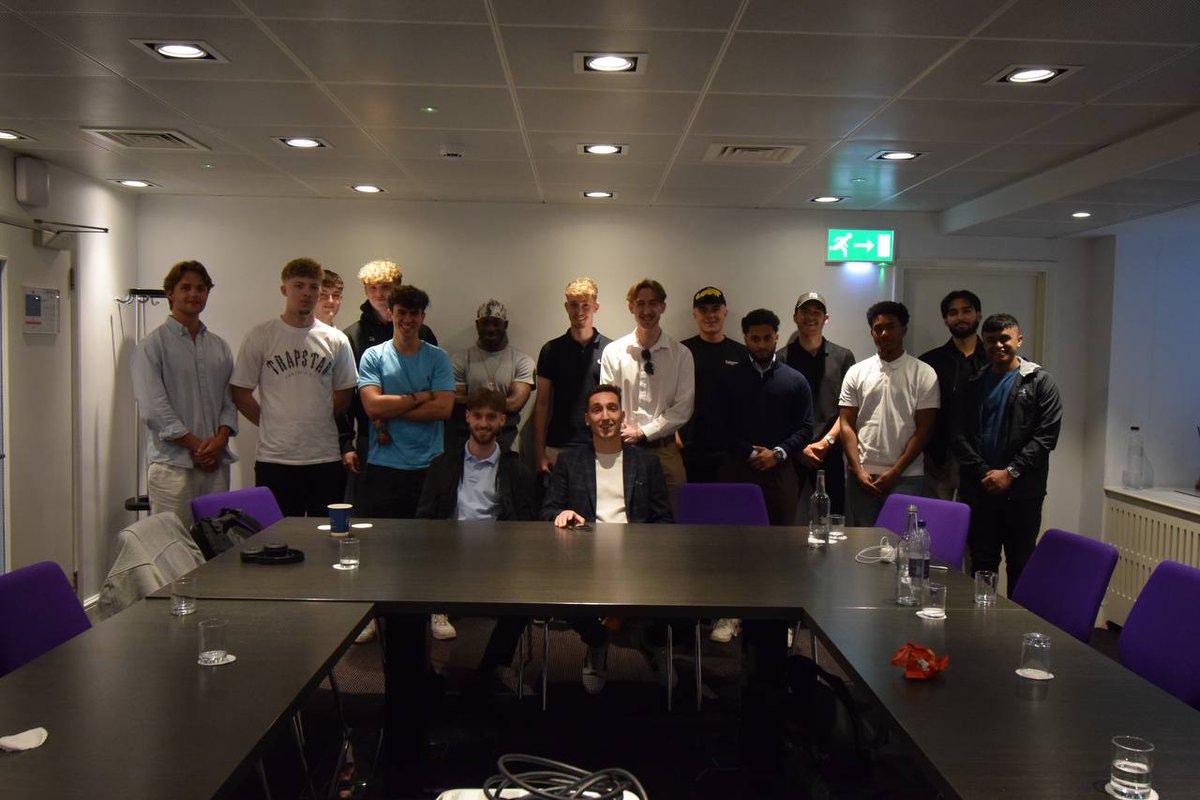 DTBUSY's tweet photo. Last weekend we hosted a Client Capital Meet-up and it was INSANE.

I showed the guys inside how to charge $5,000+ a month for their offers.

So many people believe the Agency game is dead and I'm here to prove that's not the case. 

DM me if you want to get inside. https://t.co/ukc1UFm4f8