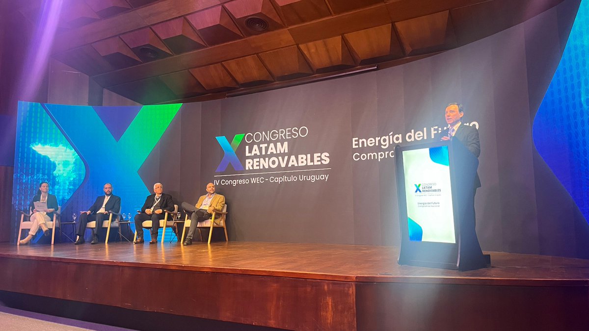 auderuy's tweet photo. ¡Inicia la sesión sobre "Generación distribuida"! Hablan en estos momentos Guilherme Chrispim de la Asociación Latinoamericana de Recursos Distribuidos (ALARED); Conrado Fleck, Docente Adjunto en Generación Distribuida y Smart Grids en UTEC; Raúl Rodríguez Fros, Jefe de Generación Autónoma en UTE; y Diego Giacosa, Especialista en Estudios Regulatorios y Económicos de Distribución en UTE. #LATAMrenovables #EnergíaDelFuturo #CompromisoNacional