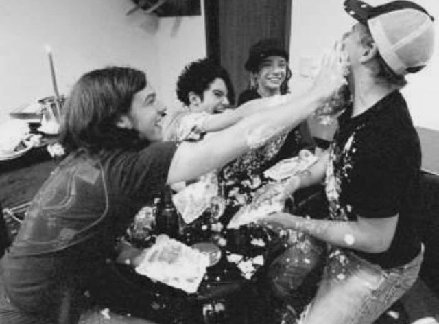 — food war! 𖤐₊