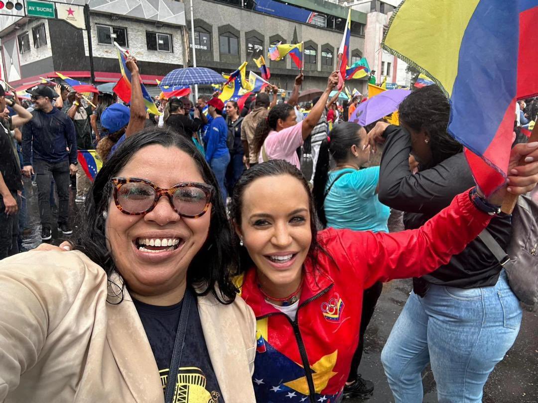 Somos pueblo chavista en acción. Estamos en la calle  celebrando y defendiendo la victoria del 28J y la paz de la Patria. ¡Viva Nicolás Maduro, Presidente electo por decisión soberana del pueblo!