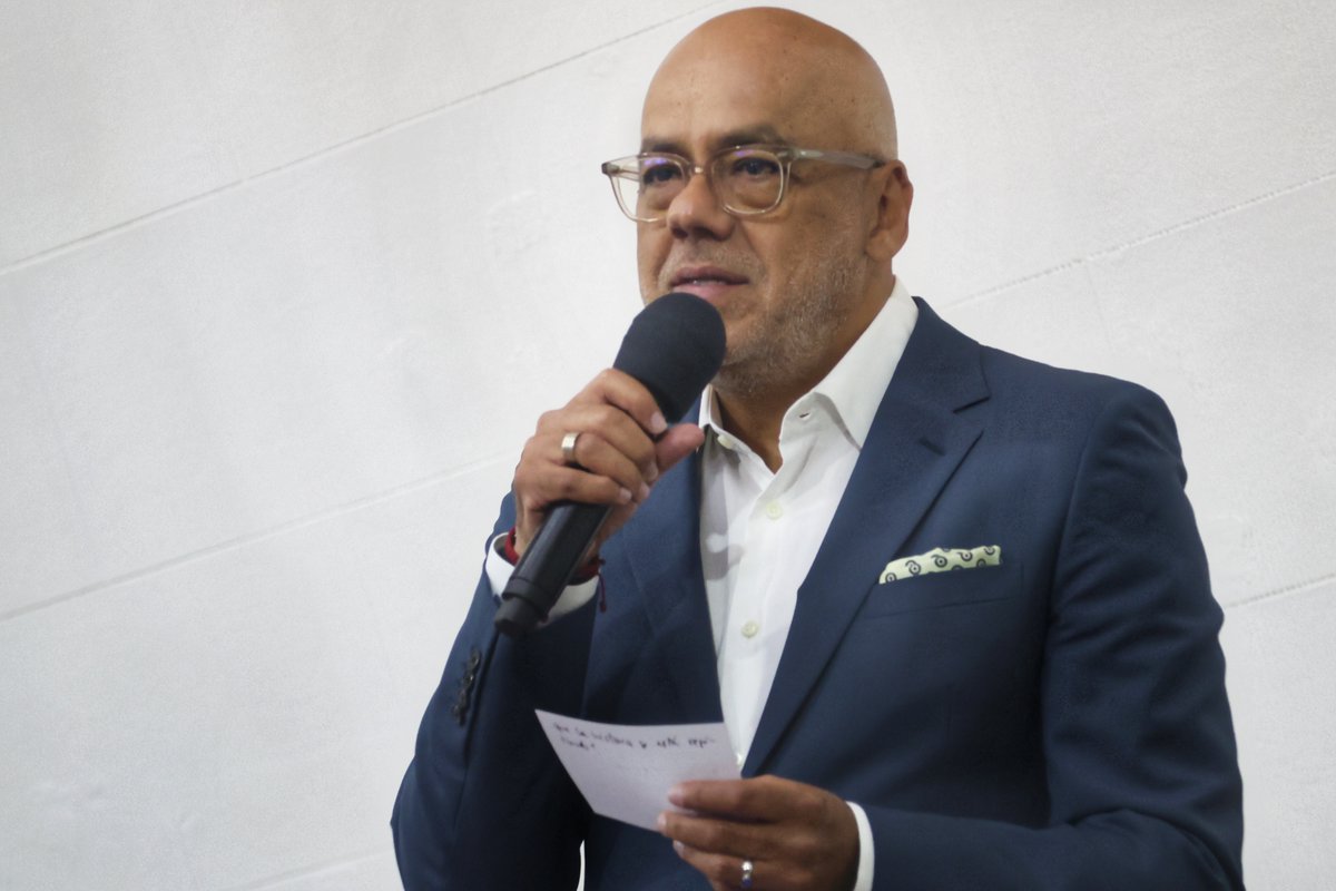 Jorge Rodríguez: Con el fascismo no se transige, se le aplican las leyes

Presidente de la AN pidió que se inicie un proceso legal en contra del ex candidato presidencial Edmundo González Urrutia y su segunda María Corina Machado

ultimasnoticias.com.ve/noticias/polit…