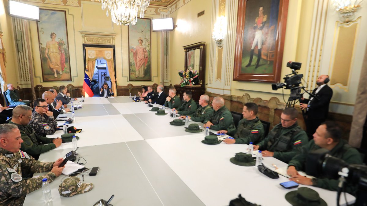 Presidente Nicolás Maduro, realiza Reunión Conjunta del Consejo de Estado y Consejo de Defensa de la Nación, con la participación del presidente del Poder Electoral, Dr. Elvis Amoroso y los demás Poderes Constitucionales del país, así como la presencia del Estado Mayor Superior.
