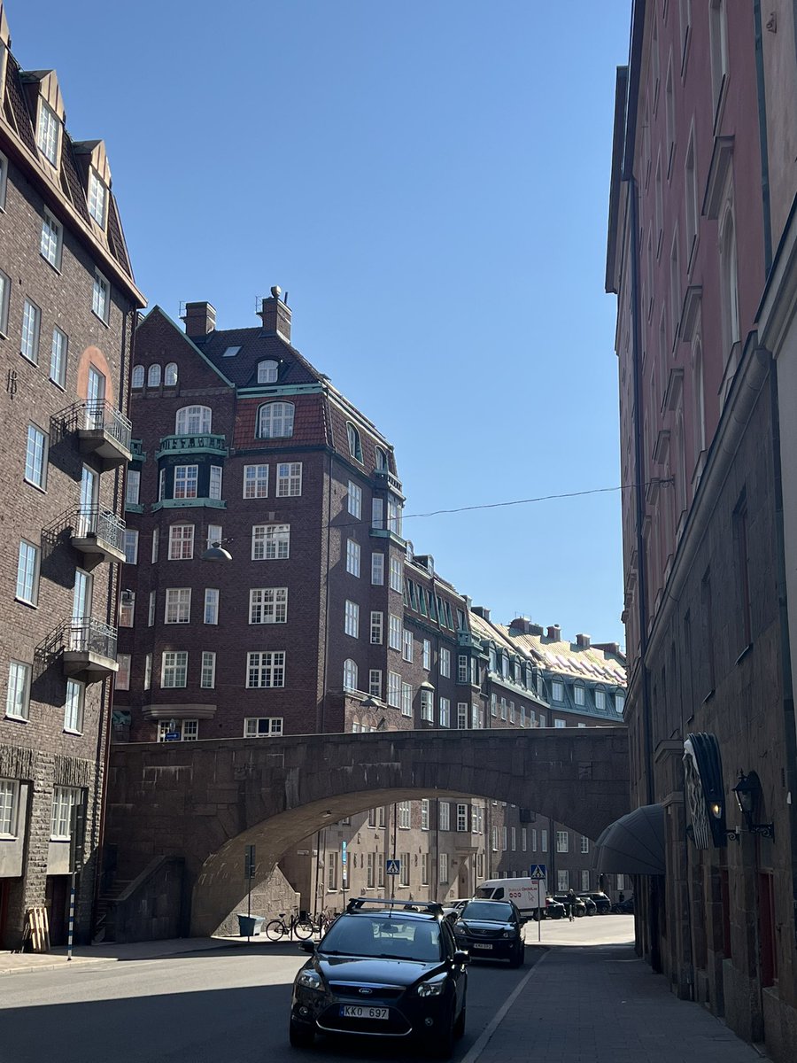 ayasen_rr's tweet image. 今日は以前よりライブでお世話になってる人に会いに行って、帰りにお庭のりんごを狩らせていただきました🍎

そして友人と合流してミシュランガイドに載ってるレストランへ🍽️
初めてのロヒケイット(魚介シチュー)最高に美味しかった！
自分でも作れたらいいな。。

#ミシュランガイド
#michelinguide