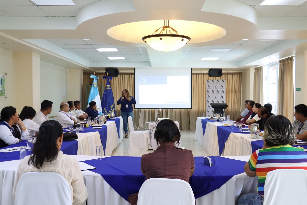 📍#Petén

Defensoría de las Personas de la Diversidad Sexual y auxiliaturas de #LaLibertad, #Poptún, #SantaElena y de #PDHMóviles desarrollaron mesa técnica regional “Situación de Seguridad y Justicia de Personas LGBTIQ+”.

Más información👇
pdh.org.gt/comunicacion/n…