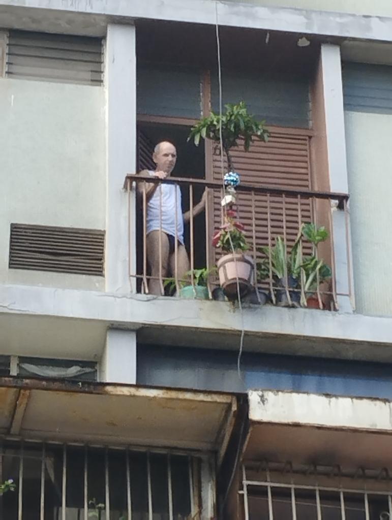 Con las bolas bien puesta en los alrededores de Miraflores 🤣🤣🤣🤣🤣