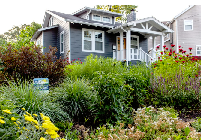 LenoreRubino's tweet photo. Looking for some inspiration for your front yard or garden? This article has wonderful before and after photos. 
https://t.co/NTeuzgLanT https://t.co/SOlyCPL1GP