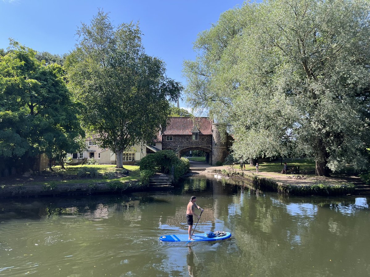 Went and sat by the river for 10 minutes today and it was blooming lovely. What’s not is the 2 slipped discs 🙄
#Norwich