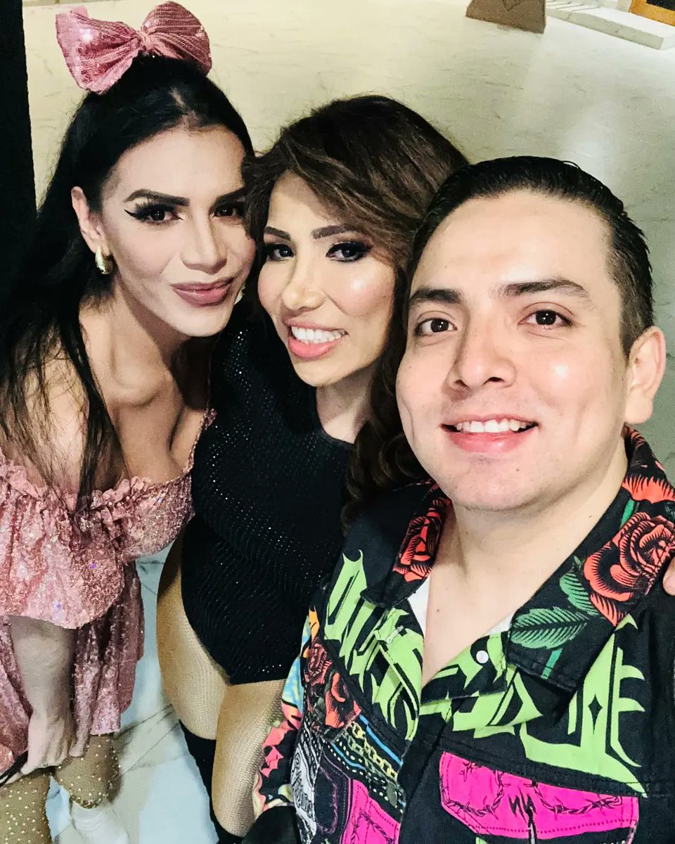 Marilyn23072474's tweet photo. Un gusto ver a estas dos grandes amigas las quiero mucho @DenisseArlenCr2 @DannaHerreraRi1 💜🏳️⚧️
#TransPower #TransIsBeatiful #TransIsLove #PoderTrans #TransMexicana #TransPotosina #SanLuisPotosí #Trans #OrgulloLGBT https://t.co/l0QyBFXKq4