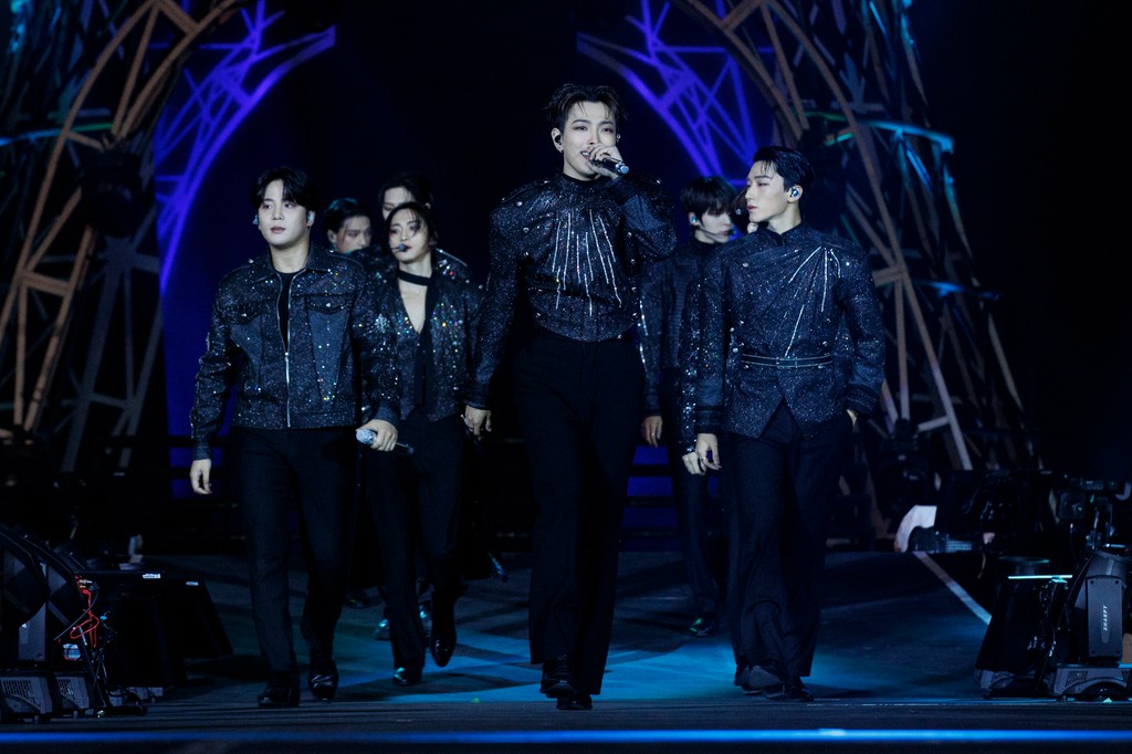 GlobeLifeField's tweet image. ATEEZ IN ARLINGTON ⚡️

@ATEEZofficial fans packed Globe Life Field on Sunday, marking the first-ever concert by a K-pop boy band at the venue!

Globe Life Field has 5️⃣ concerts remaining this year. Check out the rest of our 2024 lineup⬇️
🔗: l8r.it/QCpR