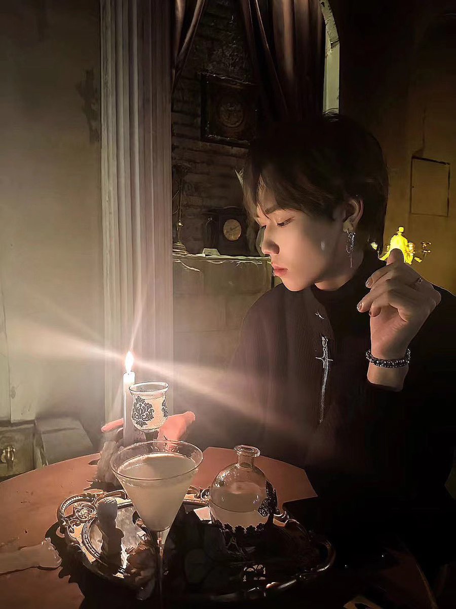 天太热了🥵 好想过冬天啊 #四爱小狗 #第四爱 #iiii #四爱 #四爱男受 #四爱女攻男受