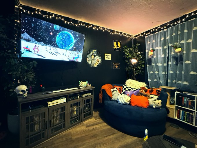 She&rsquo;s a work in progress, but my space just keeps getting cozier 🥰 https://t.co/4jmjO556XB<a href="/tag/newprofilepic"class="tags"><span>#newprofilepic</span></a>