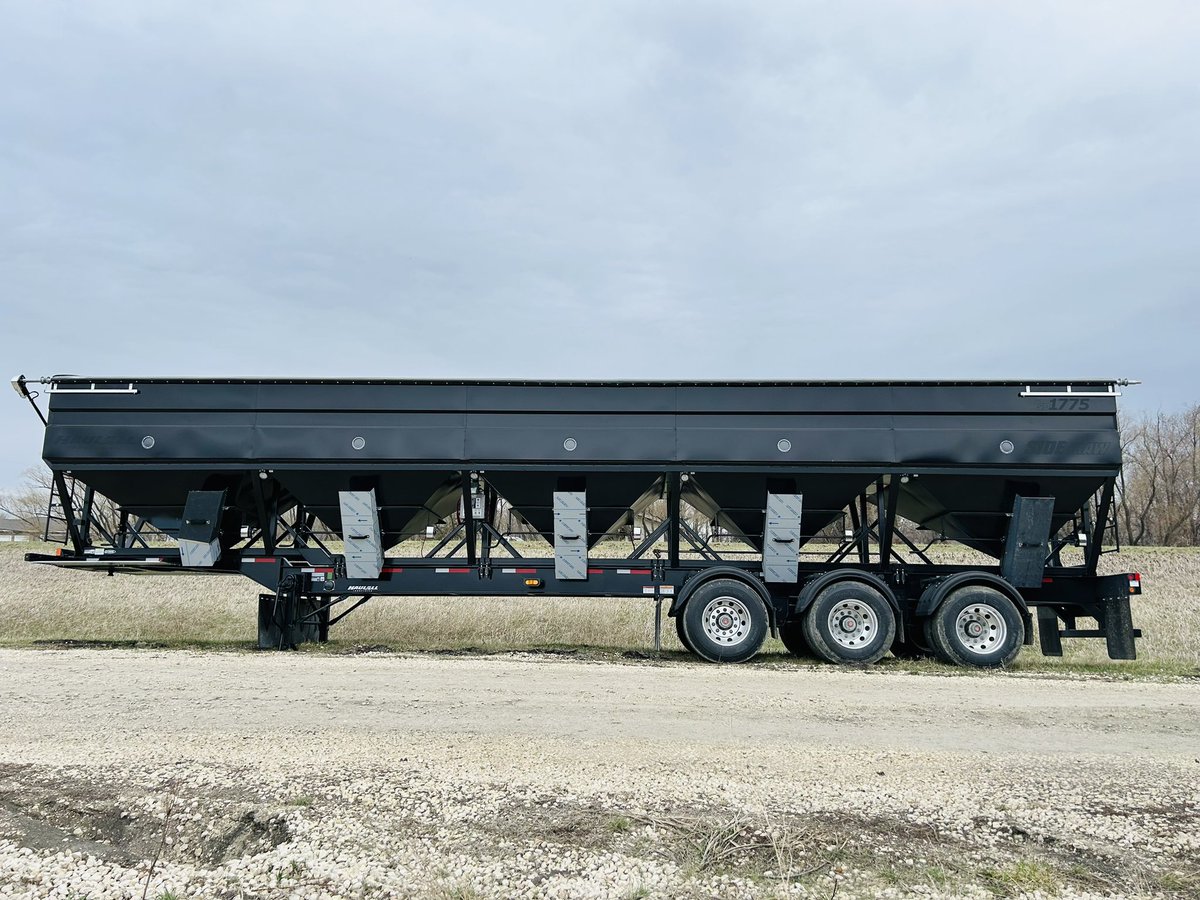 haulallind's tweet photo. SD1580NT Side Draw. Black with black decals. Aluminum rims. πAsk us how we can customize your trailer. #sidedraw #gravityalwaysworks https://t.co/lADu00eidz