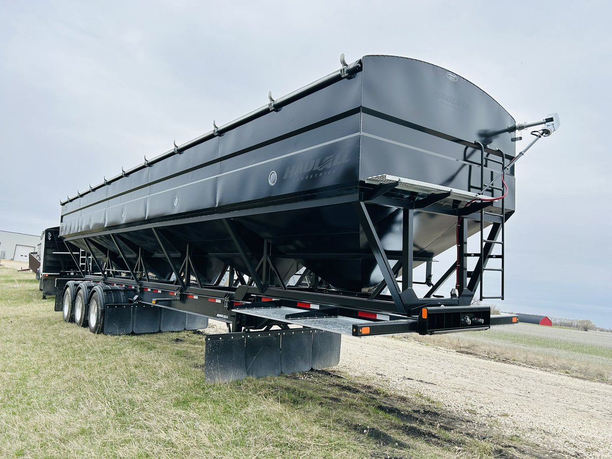 haulallind's tweet photo. SD1580NT Side Draw. Black with black decals. Aluminum rims. πAsk us how we can customize your trailer. #sidedraw #gravityalwaysworks https://t.co/lADu00eidz