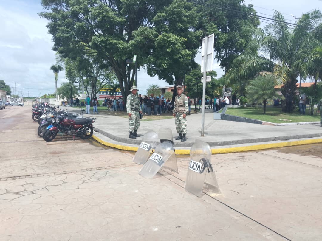 Desde el ADI 323 Florentino en el Municipio Alberto Arvelo Torrealba Milicia Bolívariana Garantizando la Paz de la nación, Rechazamos todo acto violento y Vandálico que atente contra la nación.