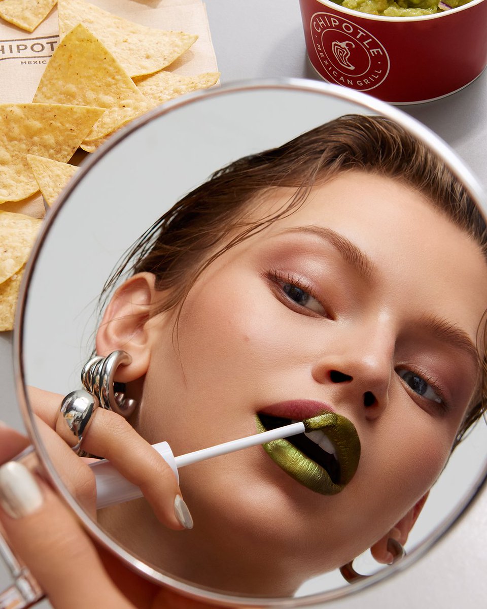 Chipotle FR tweet media