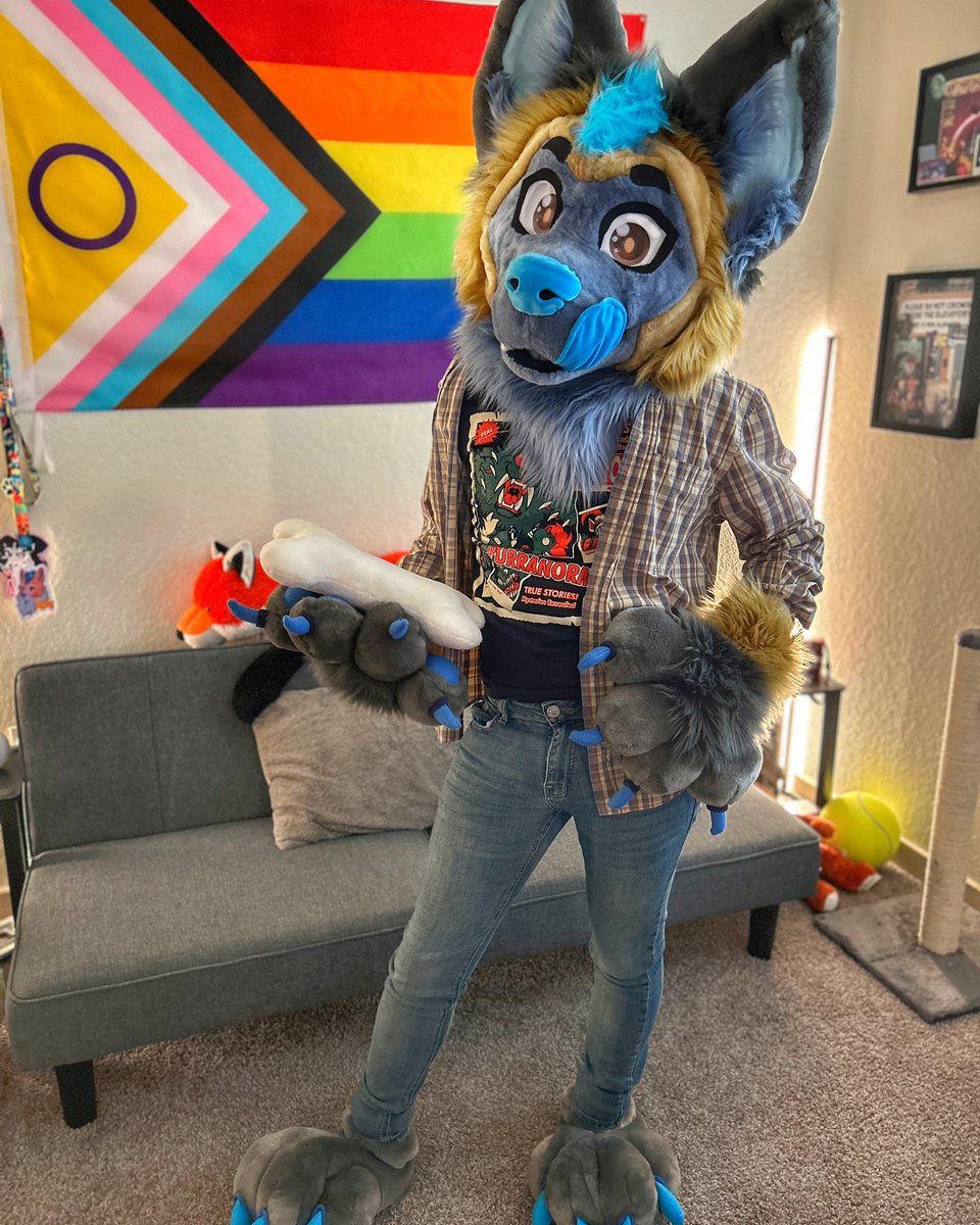 Awrf! I got a bone! You want it? 

🩵🦴🐕💙

#FursuitEverday #fursuit