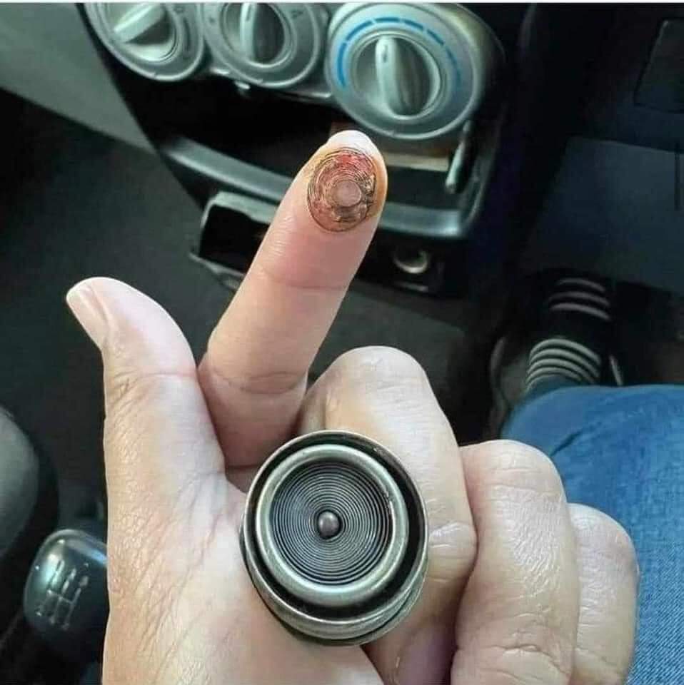 Sassafrass_84's tweet image. Every kid born in the 80’s experienced this. 🤣😭🤣😭