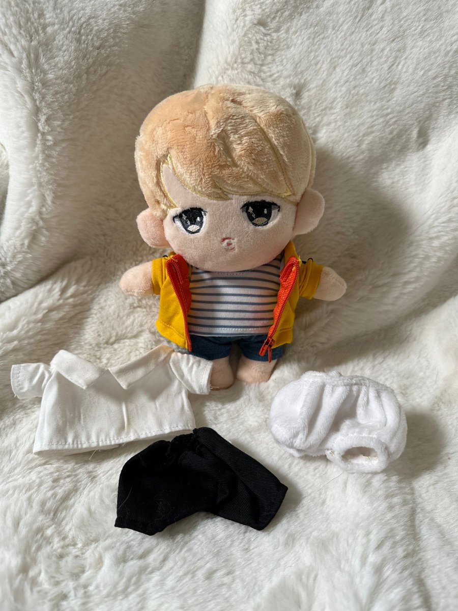 starlighttale's tweet photo. 💙Chill Jimin 20cm + Roupas
Valor: 200 + frete 

#BTS JK V Jungkook Taehyung Jimin Hobi JHOPE RM Namjoon Suga Jin Yoongi J-Hope BTS Kpop 20cm doll #방탄소년단 https://t.co/w355RmGsdY