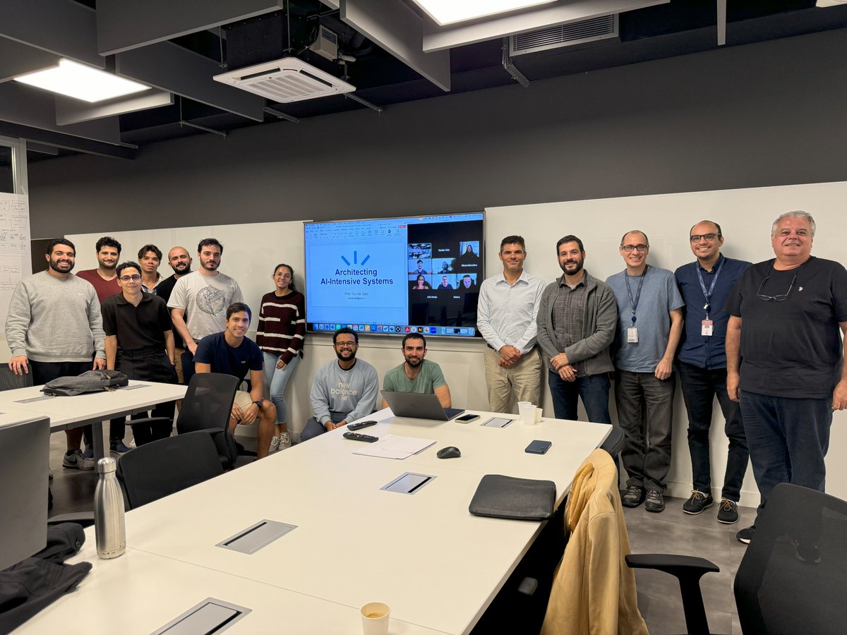 prof_kalinowski's tweet image. Yesterday, at the ExACTa PUC-Rio lab in Rio de Janeiro, we were honored to host Prof. @davidetaibi (University of Oulu), a leading expert in software architecture and a valued member of the @ISERNCommunity.

Prof. Taibi delivered an insightful talk on &quot;Architecting AI-Intensive…