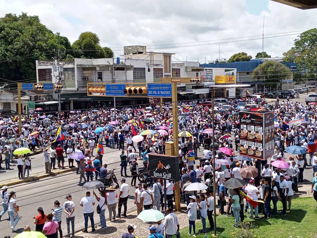 Concentración en la esquina del antiguo Tijuana, parroquia Catedral, Ciudad Bolívar

📸 Cortesía

#OpiniónDemocráticaTV