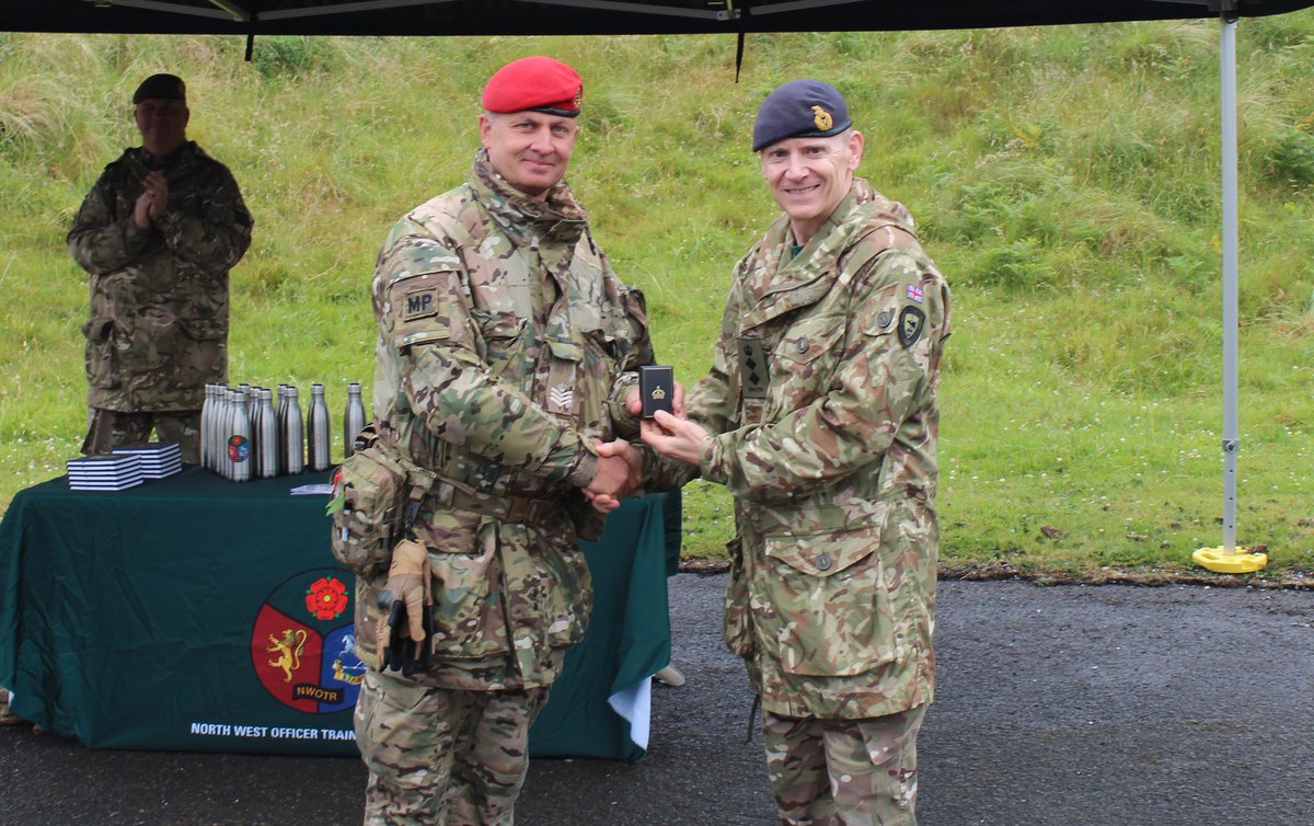 Manchester & Salford UOTC (@msuotc) on Twitter photo Watched on by #NWOTR's Honorary Colonel, Maj Gen Bennett. The field phase of ADX finished with a Company attack with the teams working together to defeat the enemy. On conclusion was an ideal time for awards!
Thank you to <a href="/JezMJBennett/">Lt Gen Jez Bennett</a> for taking time to come out to NI & visit! Watched on by #NWOTR's Honorary Colonel, Maj Gen Bennett. The field phase of ADX finished with a Company attack with the teams working together to defeat the enemy. On conclusion was an ideal time for awards!
Thank you to <a href="/JezMJBennett/">Lt Gen Jez Bennett</a> for taking time to come out to NI & visit!