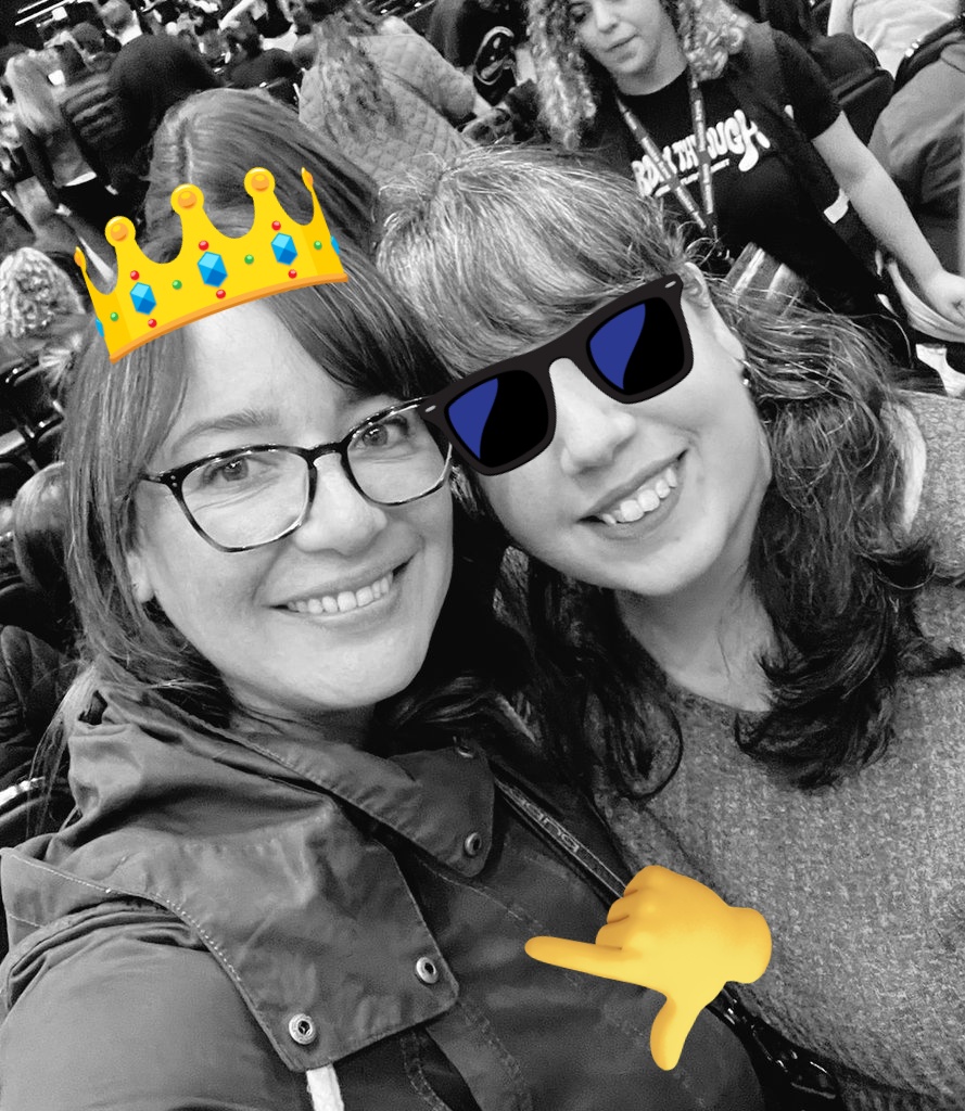 Ya viste quien está de cumple <a href="/AlejandroSanz/">Alejandro Sanz</a>? (no, yo aún no 😛) 
Es el cumple de nuestra @PaoSanz_CL 🥰 por si quieres sumarte al festejo 🎂🙌🏻