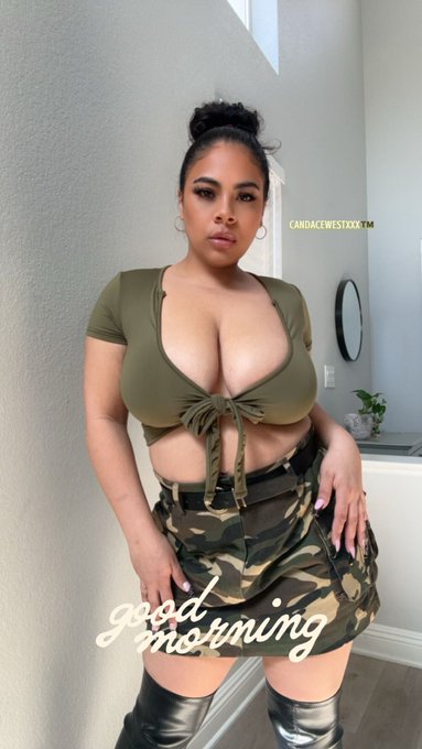 1 pic. Shirt closed or open ? https://t.co/HJiyq3UOx9